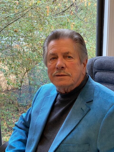 Hank  Thomas
